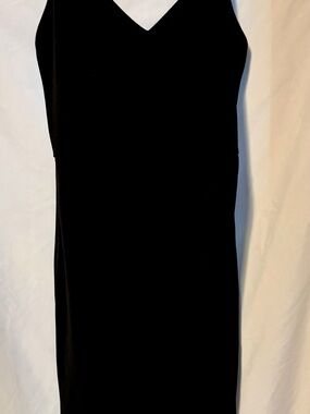 Lulu's Black V-Neck Midi Dress